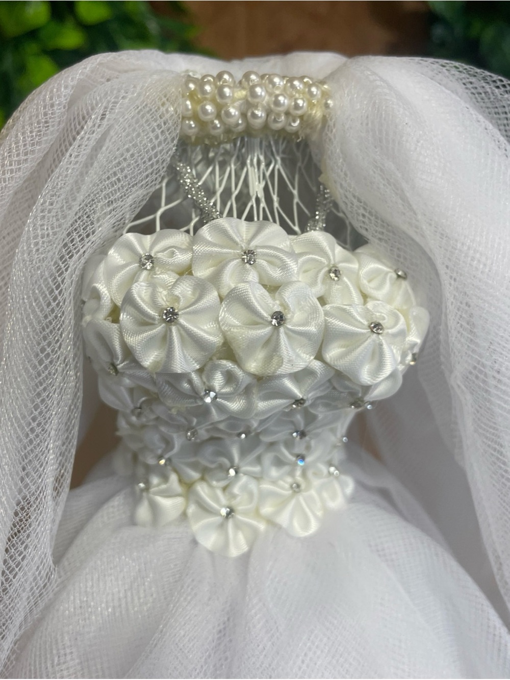 His & Hers White Wedding Gown & Veil on Wire Centerpiece Display Figure - Picture 2 of 9
